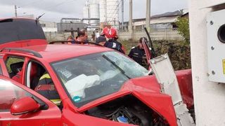   O tânără aflată sub influența alcoolului a ajuns la spital, după ce a pierdut controlul volanului