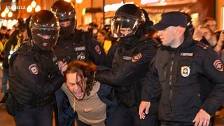 Rușii care au fost arestați la protestele anti-mobilizare, trimiși la război