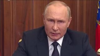 VIDEO - Cozi uriașe de mașini la granițele Rusiei: „N-o să-l las pe Putin să mă transforme într-un asasin”