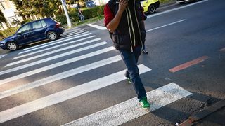 Femeie spulberată pe trecerea de pietoni de un polițist de frontieră