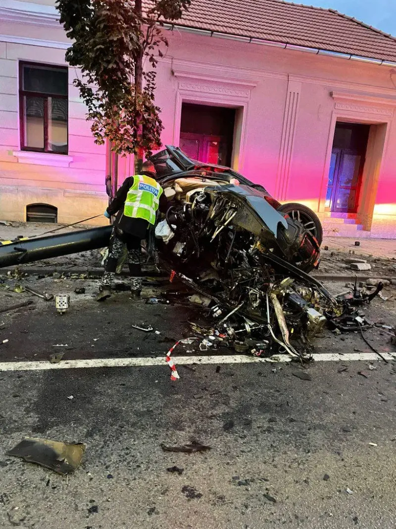Accident Cluj-Napoca. Masina BMW distrusa in urma impactului devastator 