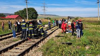 Accident dramatic în Vaslui. O mașină condusă de o şoferiţă începătoare a fost spulberată de un tren