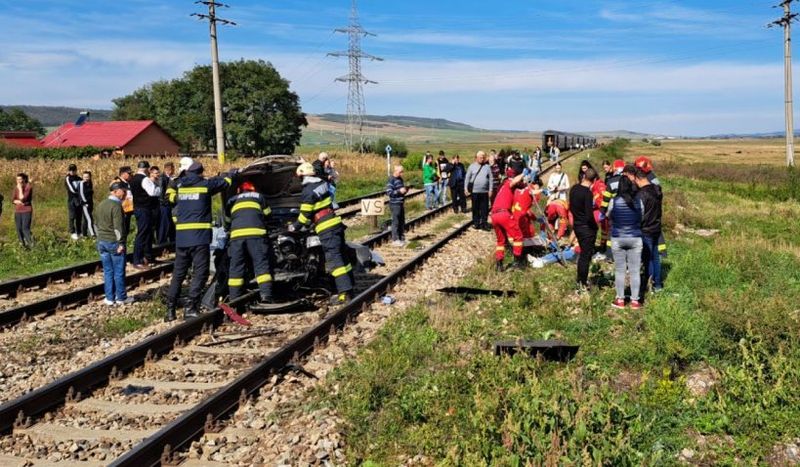 Accident dramatic în Vaslui. O mașină condusă de o şoferiţă începătoare a fost spulberată de un tren