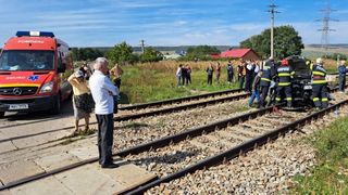 Accident dramatic în Vaslui. O mașină condusă de o şoferiţă începătoare a fost spulberată de un tren