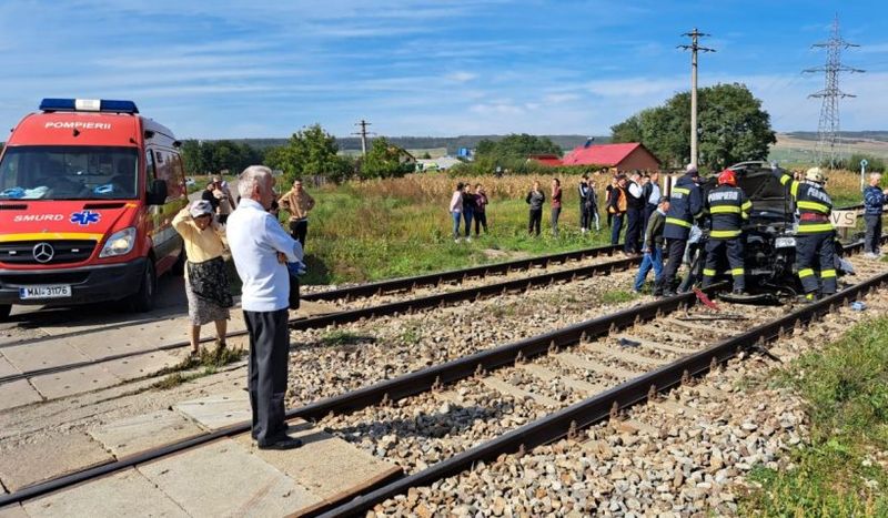 Accident dramatic în Vaslui. O mașină condusă de o şoferiţă începătoare a fost spulberată de un tren