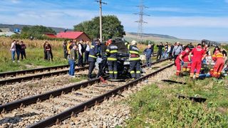 Accident dramatic în Vaslui. O mașină condusă de o şoferiţă începătoare a fost spulberată de un tren