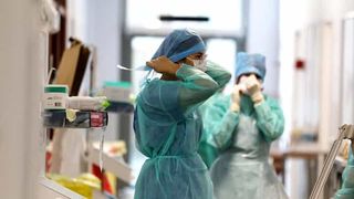 Moarte suspectă, după ce un bărbat a mâncat o conservă făcută în casă