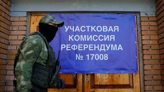 Referendumurile din Ucraina pentru anexarea a patru regiuni la Rusia se încheie azi. Cum s-a votat