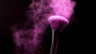 3 obiceiuri de machiaj care pun în pericol vederea