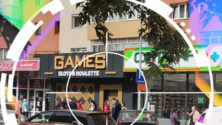 VIDEO - Angajată a unei săli de jocuri din Brașov, violată de un client care a fugit cu banii din casierie