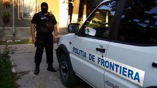 Cinci polițiști de frontieră au fost trimiși în judecată pentru luare de mită. Cum acționau aceștia