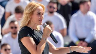 Gabriela Firea, acuzații la adresa lui Nicușor Dan: „Unde e apa caldă din afișul tău, Nicușor Dan?”