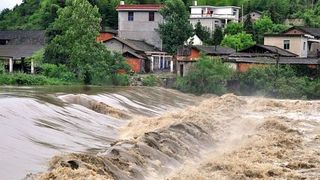 Zeci de case au fost distruse de inundații, în urma Codului roșu emis de meteorologi