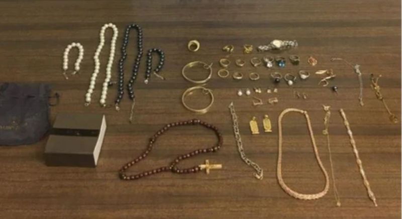 Două cupluri de români au spart mașina unui refugiat ucrainean într-o parcare din Spania. Au furat toate lucrurile de valoare ale bărbatului