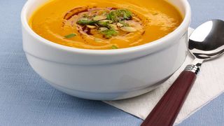 Supă cremă de dovleac. O rețetă savuroasă pentru această toamnă