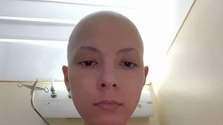 Tragedie pentru o mămică bolnavă de cancer! A fost bătută, umilită și lăsată fără copii 