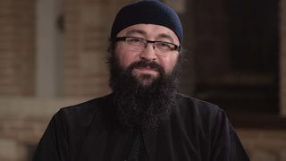 Detalii halucinante ies la  iveală în cazul preotului Visarion Alexa: "M-a sunat pe videocall și era în duș"