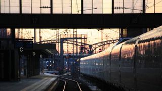 Un român a fost lovit de tren în Germania. Care este starea bărbatului după accidentul grav