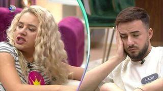  Kingăi i s-au aprins călcâiele după un concurent din Casa Iubirii. De ce își iese concurenta din minți?