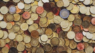 Curs valutar BNR, azi 3 octombrie 2022. Cum evoluează euro şi dolarul?