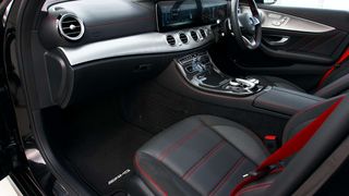 10 accesorii care &icirc;ți fac mașina mai frumoasă