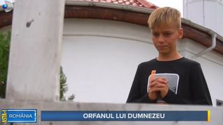 VIDEO - Asta-i România! Povară de om mare pe umerii unui copil