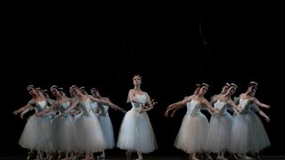 Un balerin de la Opera din Iași este acuzat de hărțuire sexuală