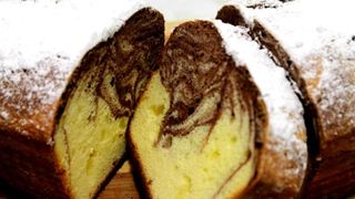 Rețeta simplă de chec pufos pentru 2 tăvi: Iată cât de simplu se prepară