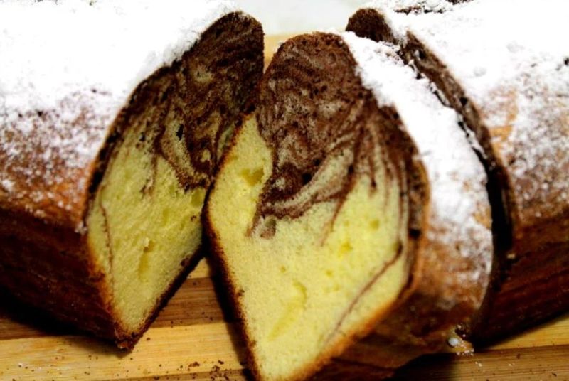 Rețeta simplă de chec pufos pentru 2 tăvi: Iată cât de simplu se prepară