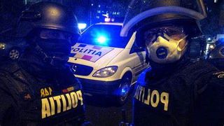 Un bărbat a fost atacat în timp ce vorbea la telefon cu soția lui