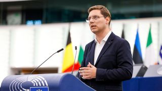 Victor Negrescu a solicitat sancționarea eurodeputatului care a comparat România cu Vestul Sălbatic