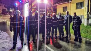 Incendiu în Neamț: o bătrână a fost salvată din locuinţa în flăcări de un pompier