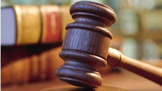 O femeie de 80 de ani a fost atacată și violată de un tânăr de 19 ani