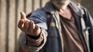 Povestea emoționată a unui român plecat din țară de 22 de ani. Acum nu mai are nici bani de mâncare