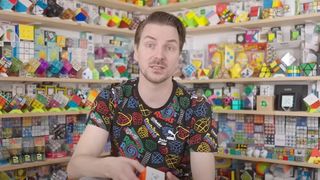 VIDEO - Un german a stabilit un nou record mondial cu colecția sa de peste 1.500 de cuburi Rubik