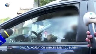 Dascăl acuzat că &icirc;și bate elevii cu pumnii