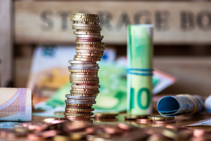 Curs valutar BNR azi, 14 octombrie 2022. Evoluția monedei euro și a dolarului