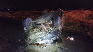 Tânăr de 18 ani, mort după ce s-a răsturnat cu mașina. Prietena sa, preluată cu elicopterul SMURD