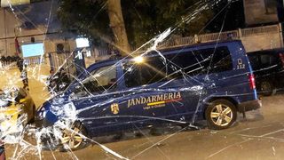 VIDEO - O familie a fost atacată cu maceta și ranga în fața Tribunalului din Galați