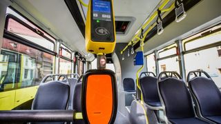 Un bărbat și-a uitat pistoalele &icirc;ntr-un mijloc de transport