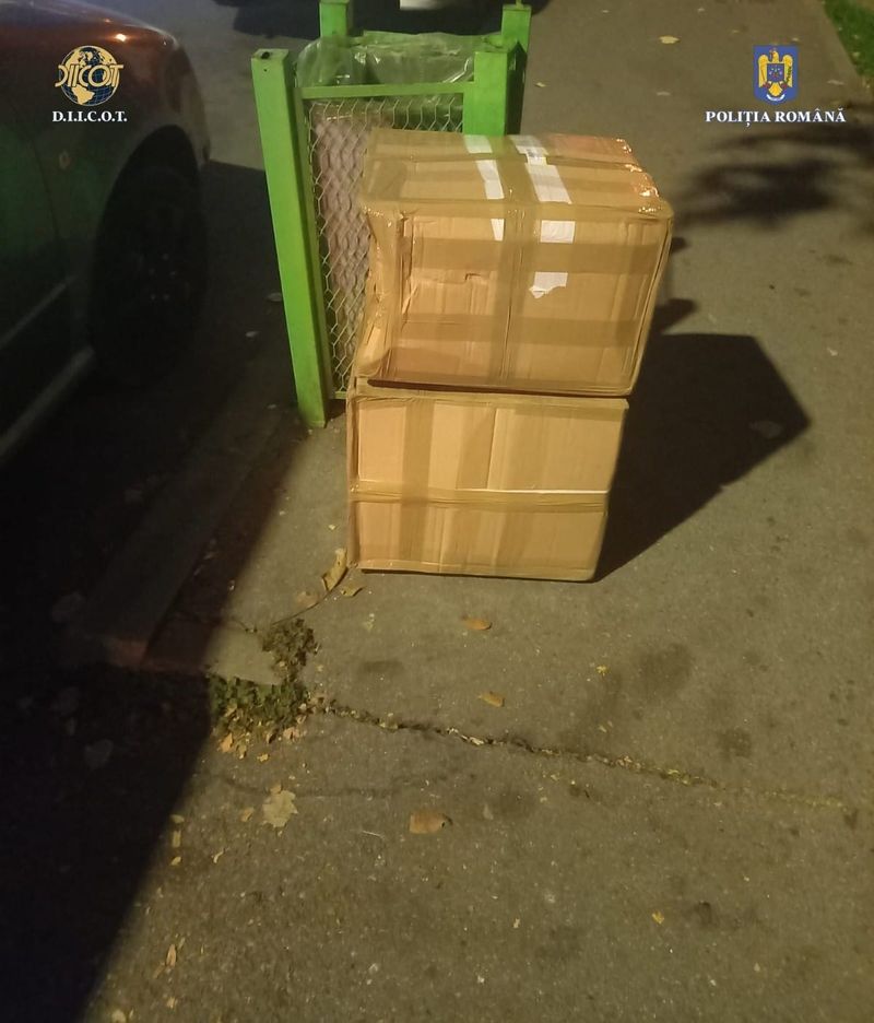 DIICOT cercetează o rețea de traficanți de droguri inițiată de un bărbat aflat în penitenciar. Unul dintre suspecți a fost prins în flagrant.