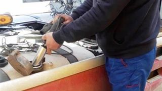 Un șofer de TIR a fost reținut după ce a fost prins furând kerosen