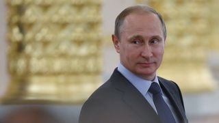 O femeie din Rusia a fost arestată după ce i-ar fi făcut farmece la cimitir lui Vladimir Putin