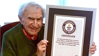 Un bărbat din Ohio deține recordul mondial pentru cel mai bătrân doctor din lume. Nu plănuiește să se retragă la pensie