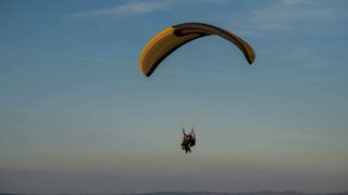 Tragedie la Cheia, după ce o femeie a căzut cu parapanta. Echipajele SMURD  au intervenit de urgență