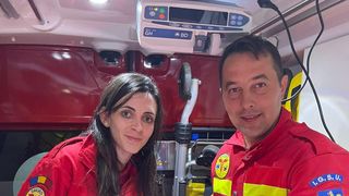 Târgu Mureș: Operațiune dificilă pentru salvarea a doi bebeluși născuți în ambulanță care au intrat în stop cardio-respirator. Trei echipaje SMURD au intervenit