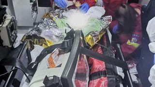 Târgu Mureș: Operațiune dificilă pentru salvarea a doi bebeluși născuți în ambulanță care au intrat în stop cardio-respirator. Trei echipaje SMURD au intervenit