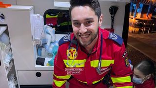 Târgu Mureș: Operațiune dificilă pentru salvarea a doi bebeluși născuți în ambulanță care au intrat în stop cardio-respirator. Trei echipaje SMURD au intervenit