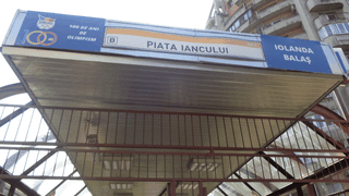 Un bărbat a căzut pe șinele de la metrou, în stația Piața Iancului
