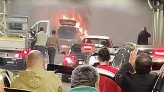 VIDEO O mașină a luat foc &icirc;n Pasajul Unirii din Capitală